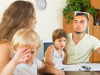 Отчимы и мачехи смогут общаться с детьми супругов после развода