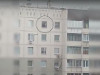 «Скакал на подоконнике и выбрасывал вещи»: в Челябинске ребенок едва не вывалился из окна на 10 этаже