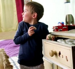 Как надо вести себя с ребенком, который берет чужое