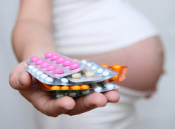 Прием парацетамола во время беременности повышает риск проблем с поведением у ребенка
