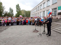 Губернатор Челябинской области в день Знаний провел школьную линейку
