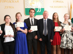 Лучшие школьники Челябинска получили стипендии от Евгения Тефтелева